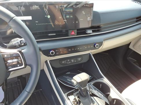 New 2026 Kia Carnival EX FWD image 24