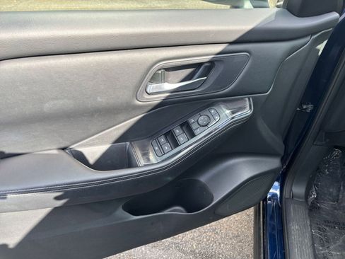 Used 2025 Nissan Rogue SV FWD image 18