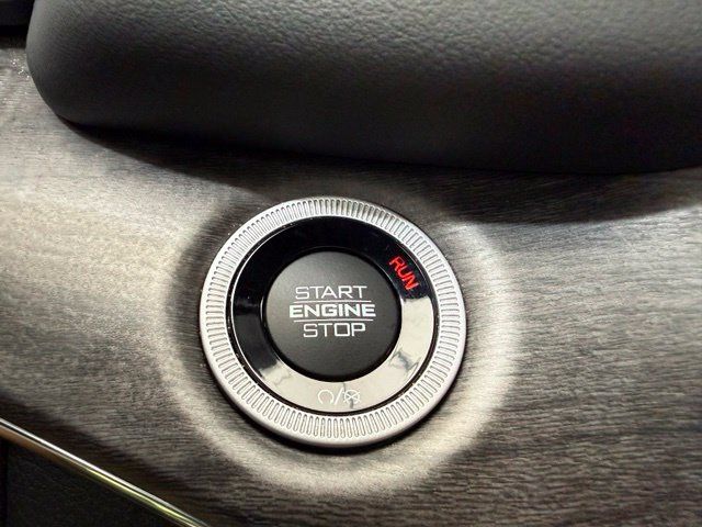Used 2023 Jeep Grand Cherokee Overland w/ Advanced Protech Group III AWD/4WD image 44