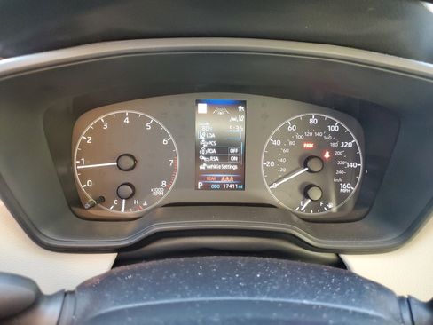 Used 2024 Toyota Corolla Cross L image 28