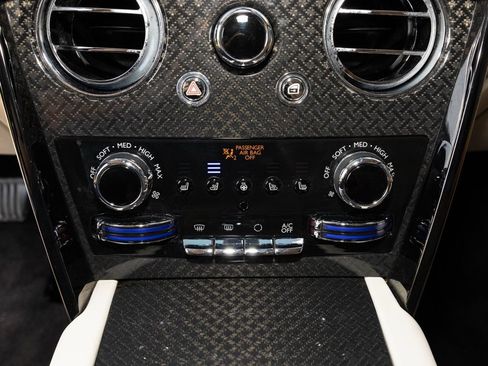 Certified 2022 Rolls-Royce Cullinan Black Badge w/ Dark Exterior Package AWD/4WD image 43