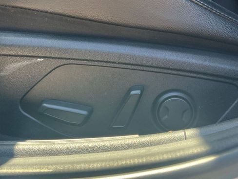 Certified 2025 Hyundai Elantra Limited FWD image 25