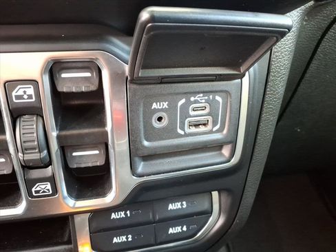 Used 2023 Jeep Wrangler Sahara w/ Cold Weather Group image 15