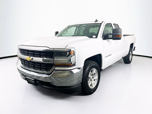 Used 2017 Chevrolet Silverado 1500 LT w/ Trailering Package RWD image 3