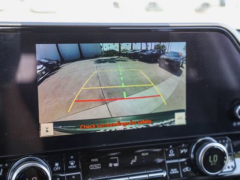 Used 2023 Toyota Highlander Limited FWD image 25
