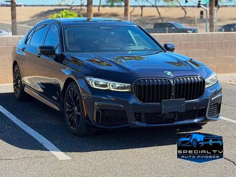 Used 2021 BMW 740i w/ M Sport Package RWD image 3