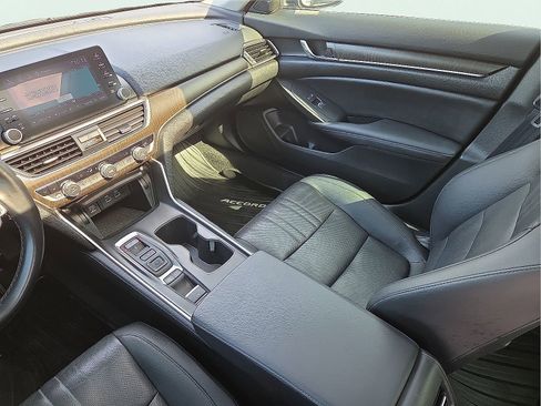 Used 2022 Honda Accord Touring image 12