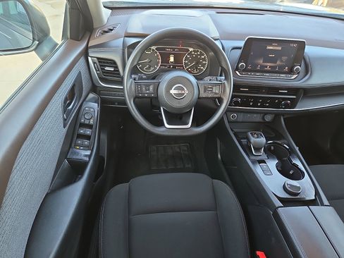 Used 2023 Nissan Rogue S image 10
