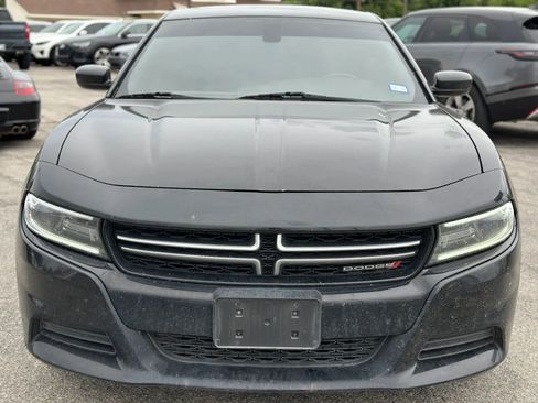 Used 2017 Dodge Charger SE RWD image 3
