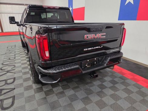 Used 2022 GMC Sierra 2500 Denali w/ Denali Black Diamond Edition image 12