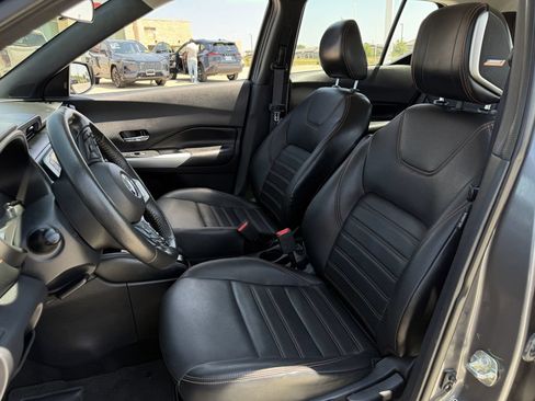 Used 2019 Nissan Kicks SR w/ SR Premium Package FWD image 26
