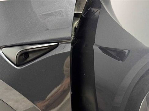 Used 2024 Tesla Model Y Long Range image 11