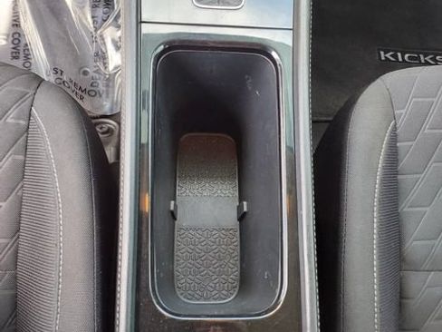 Used 2021 Nissan Kicks SV FWD image 30