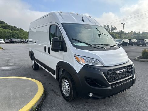 New 2025 RAM ProMaster 1500 w/ Convenience Group FWD image 4