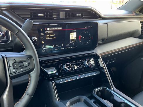 Used 2025 GMC Sierra 2500 AT4 w/ AT4 Premium Plus Package image 7