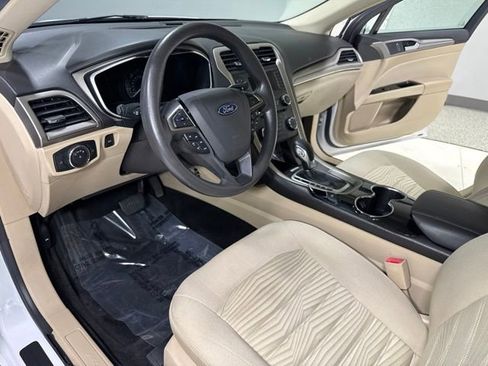 Used 2016 Ford Fusion SE FWD image 10