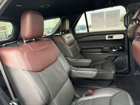 Used 2022 Ford Explorer Platinum image 38