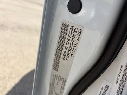 Used 2025 Jeep Compass Trailhawk image 27