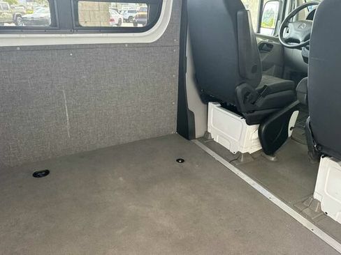 Used 2015 Mercedes-Benz Sprinter 2500 image 12