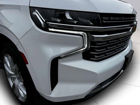 Used 2021 Chevrolet Suburban Premier w/ Premium Package image 11