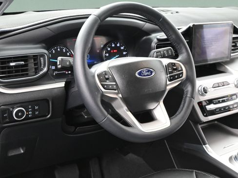 Used 2023 Ford Explorer XLT w/ Equipment Group 202A AWD/4WD image 13
