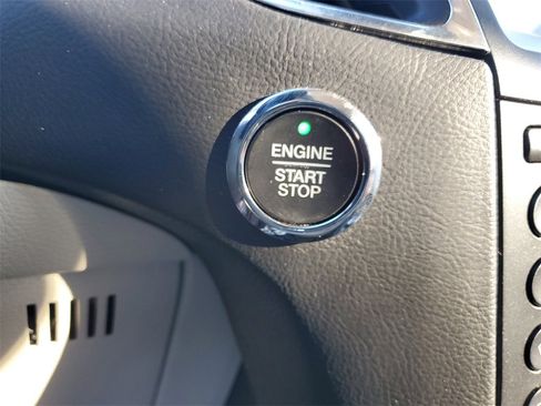 Used 2019 Ford Edge Titanium image 33