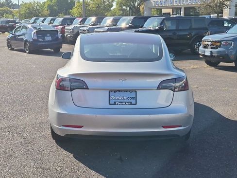 Used 2018 Tesla Model 3 Long Range RWD image 4