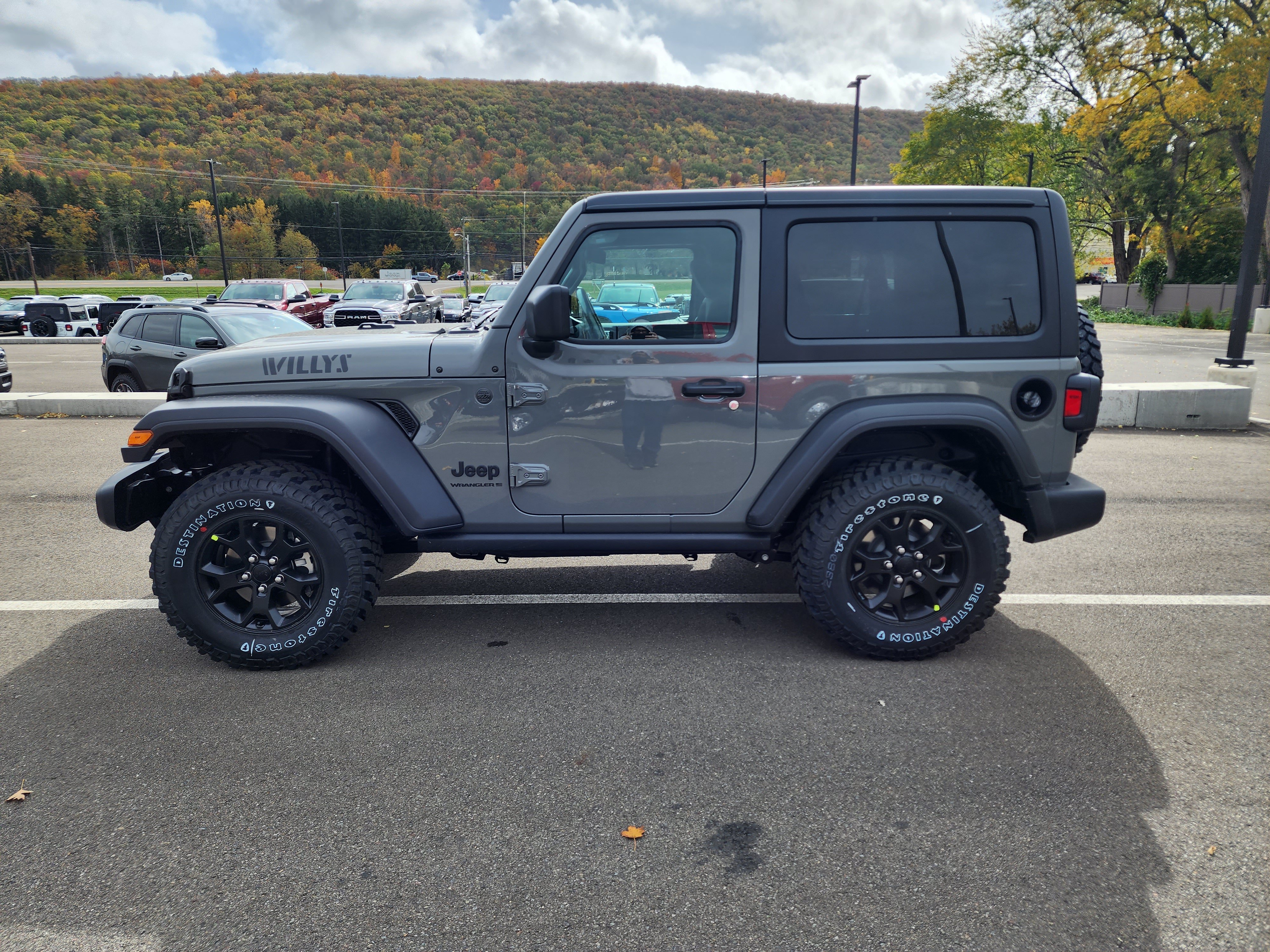 Used 2023 Jeep Wrangler Sport AWD/4WD image 5