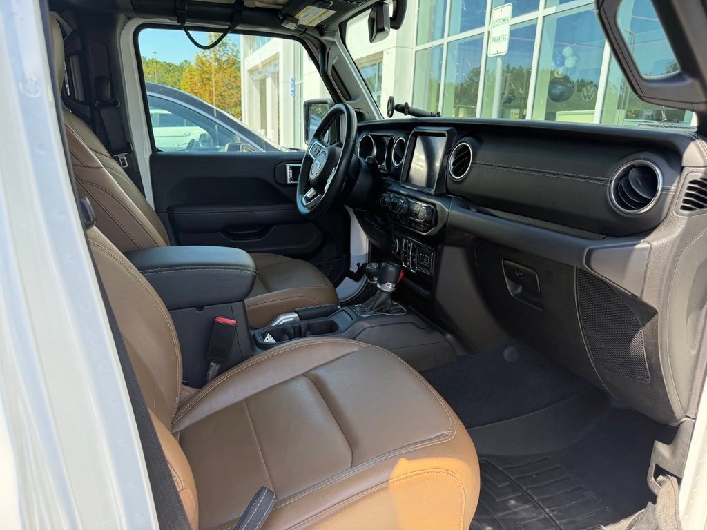 Used 2022 Jeep Wrangler Unlimited Sahara w/ LED Lighting Group AWD/4WD image 19