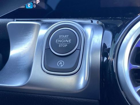 Used 2025 Mercedes-Benz GLB 250 image 25