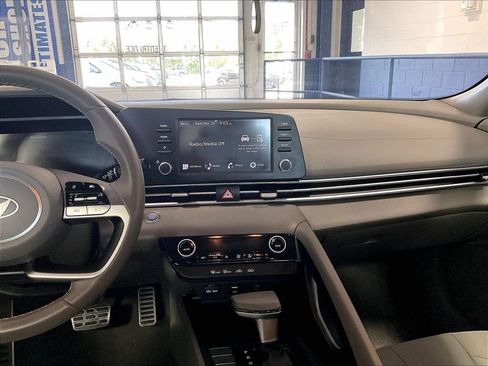 Certified 2025 Hyundai Elantra Sport FWD image 18