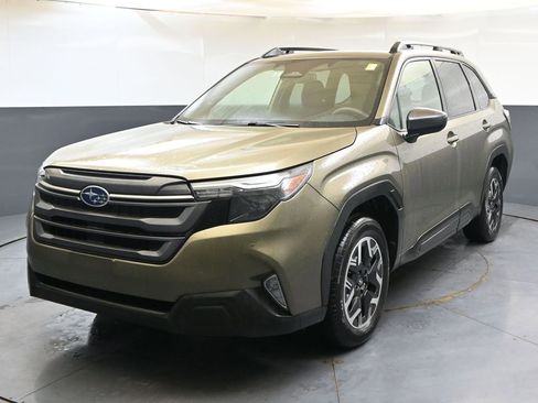 Used 2025 Subaru Forester Premium AWD/4WD image 1