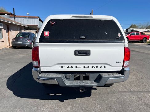 Used 2016 Toyota Tacoma SR5 w/ SR5 Appearance Package (SN) image 4