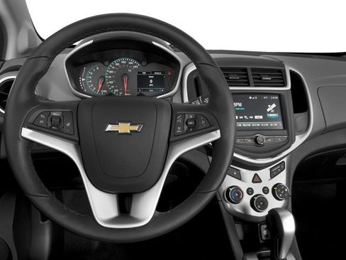Used 2017 Chevrolet Sonic LT w/ Convenience Package FWD image 10