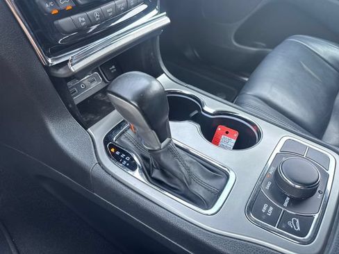 Used 2020 Jeep Grand Cherokee Limited AWD/4WD image 28