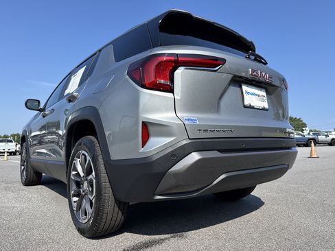 Used 2026 GMC Terrain Elevation w/ Elevation Premium Package FWD image 8