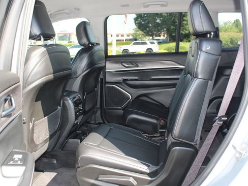 Used 2022 Jeep Grand Cherokee L Limited AWD/4WD image 14