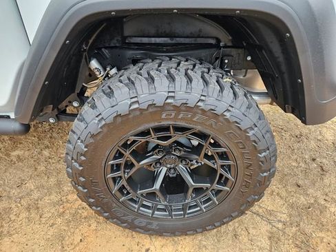 New 2024 Jeep Gladiator Rubicon w/ Steel Bumper Group image 5