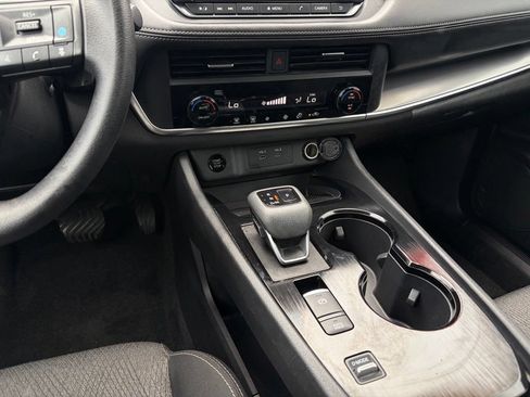 Certified 2024 Nissan Rogue SV FWD image 19