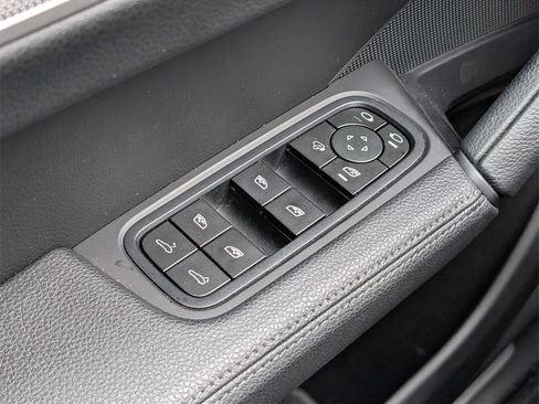 Certified 2025 Porsche Cayenne image 24