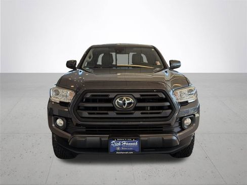 Used 2019 Toyota Tacoma SR5 w/ SR5 Appearance Package (SM) AWD/4WD image 3