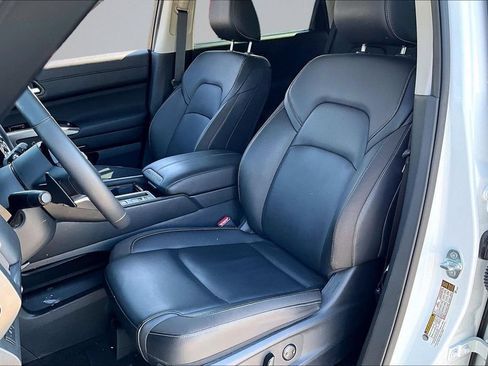 Used 2025 Nissan Pathfinder SL FWD image 23