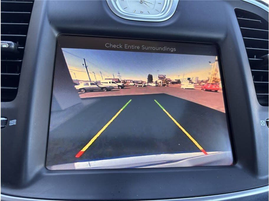 Used 2016 Chrysler 300 C RWD image 10