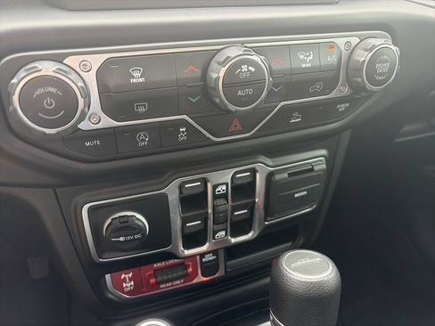 Used 2021 Jeep Gladiator Mojave w/ Trailer Tow Package AWD/4WD image 22