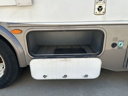 Used 2017 Ford E-450 and Econoline 450 Super Duty w/ Motorhome Prep Package image 81