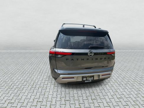 Certified 2023 Nissan Pathfinder SL w/ Black Appearance Package AWD/4WD image 7