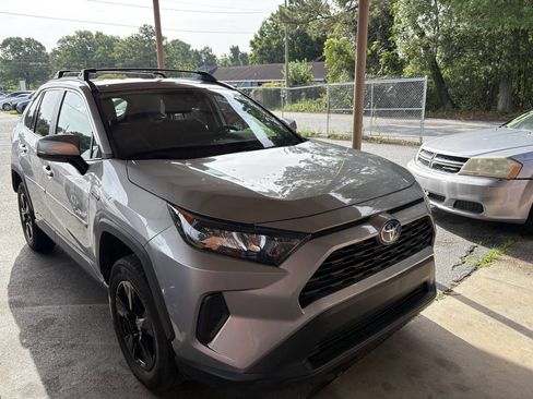 Used 2020 Toyota RAV4 LE image 8
