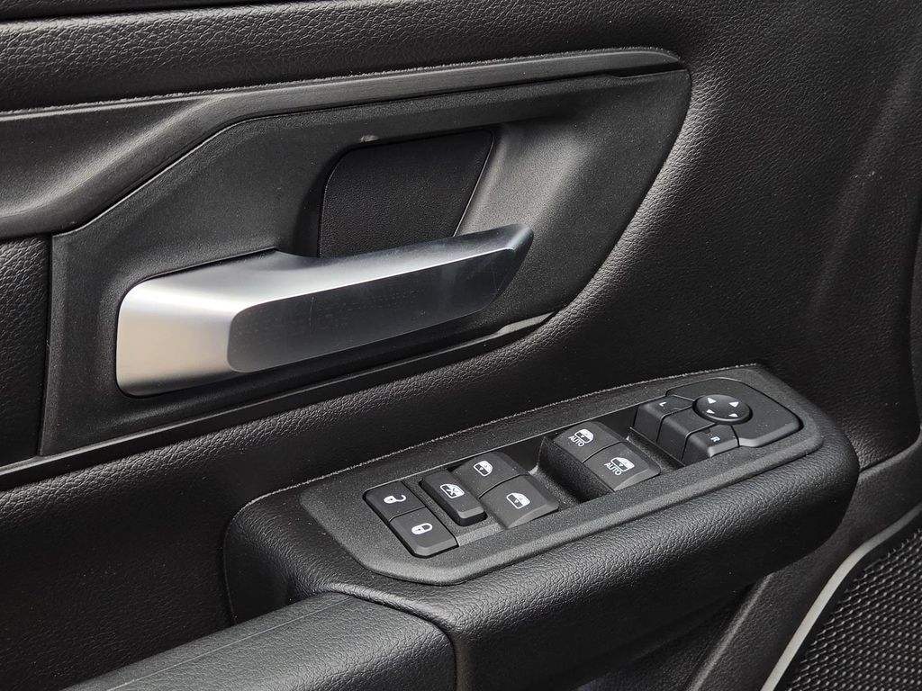 New 2026 RAM 1500 Express AWD/4WD image 25