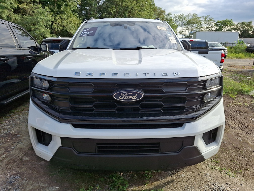 Used 2025 Ford Expedition Active AWD/4WD image 2