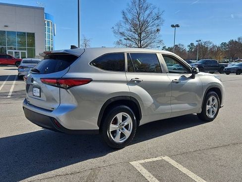 Used 2023 Toyota Highlander LE image 10